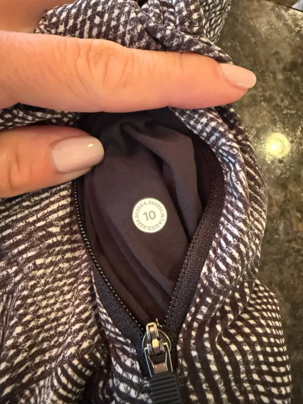 Lululemon Hottie Hot 4